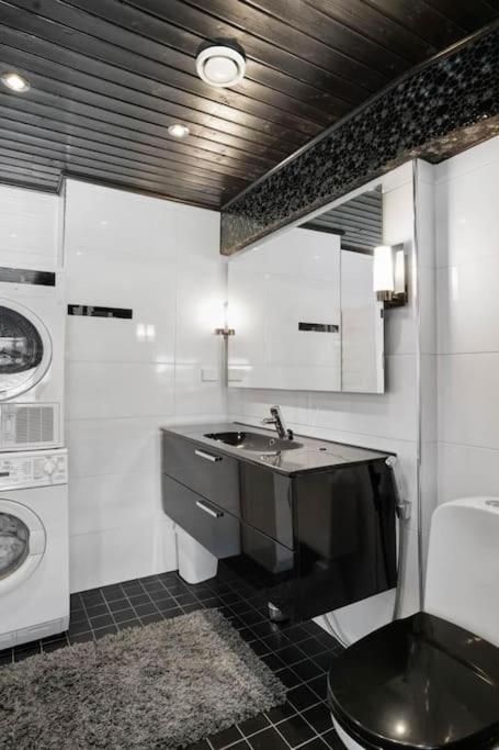 روفانييمي Majestic Penthouse With Sauna & High-Speed Wi-Fi And Parking المظهر الخارجي الصورة